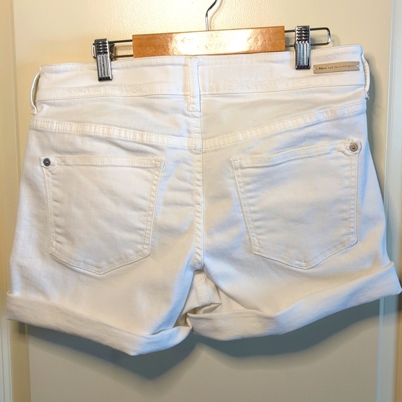Pilcro and the Letterpress from Anthropologie White Slim Boyfriend Shorts - Picture 9 of 11